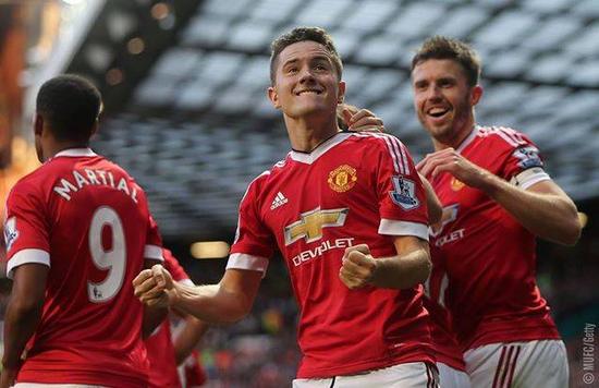 手毫不掩飾 手毫不掩飾