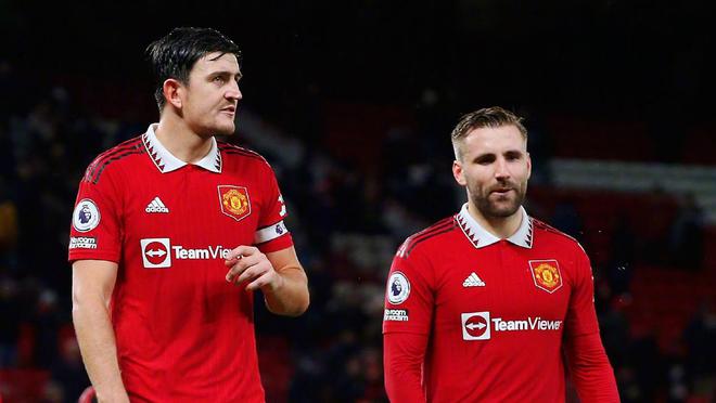 在他效力于 在他效力于